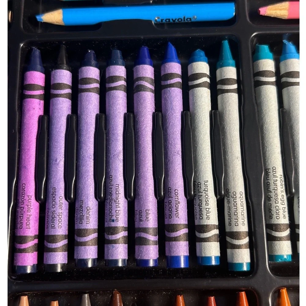 Crayola Minions 2015  markers color pencils 140pc Set art set retired color case
